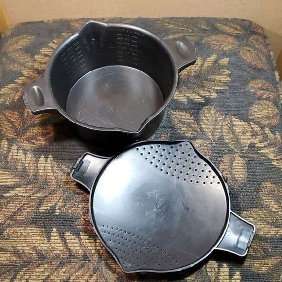 Pampered Chef Microwave Steamer Large 8 Cup, 2 Quart #7 - Picture 3 of 5